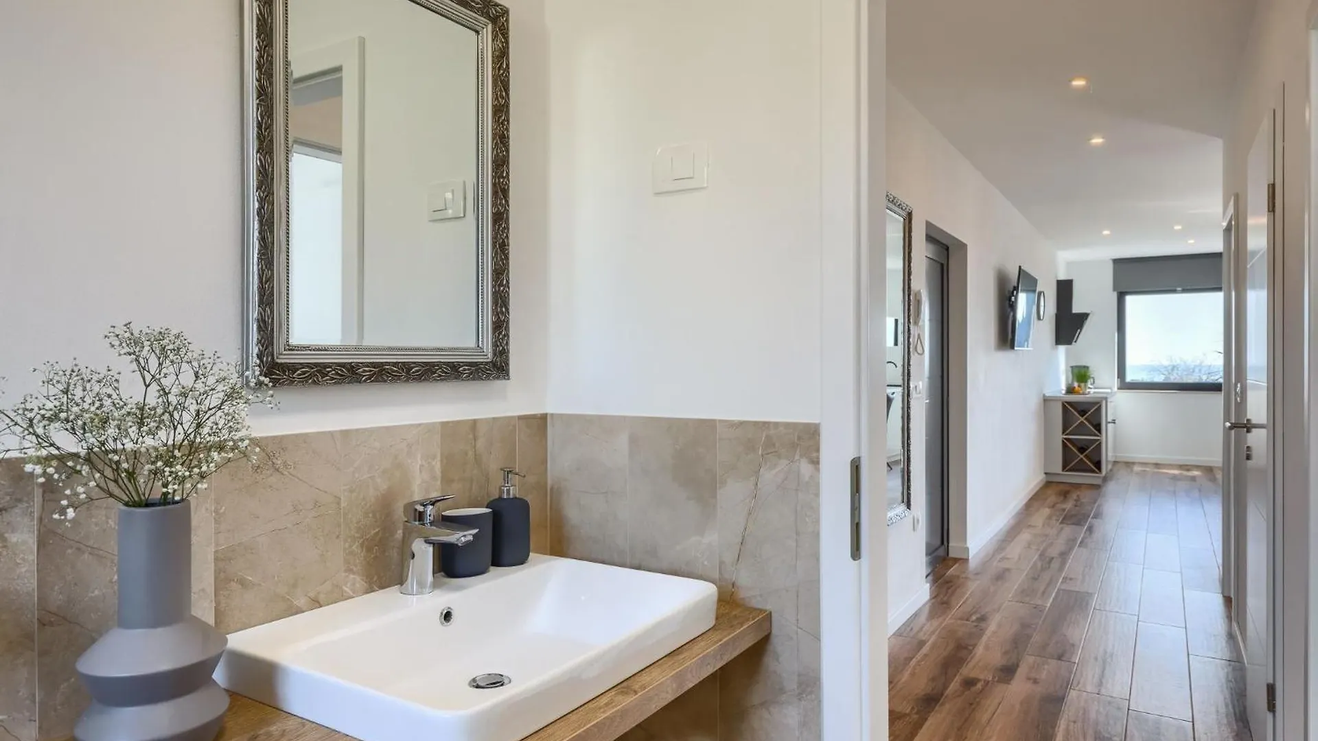 Charmante Ferienwohnung Mit Balkon Karpinjan Croatia